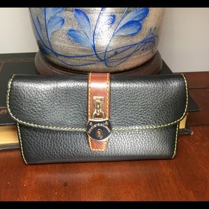 Dooney & Bourke black/brown Samba wallet